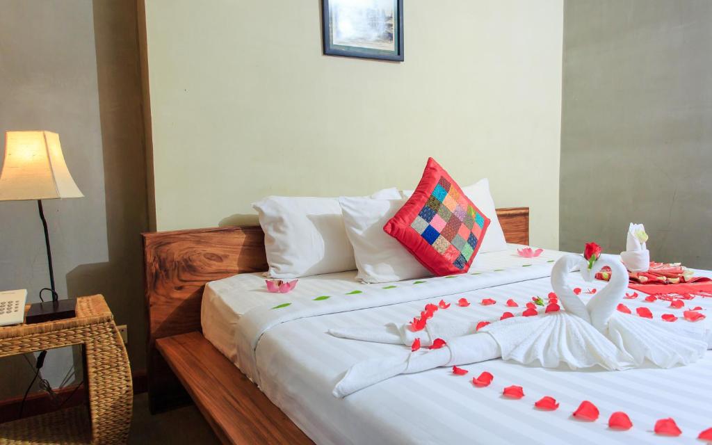 media/images/country-pages/cambodia/phnom-penh-nearby/basecamps/comfort-basecamp-at-saravoan-royal-palace-hotel/comfort-basecamp-at-saravoan-royal-palace-hotel-10/2789842-1-eng-GB/comfort-basecamp-at-saravoan-royal-palace-hotel-10.jpg