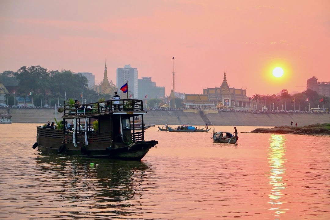 media/images/country-pages/cambodia/phnom-penh-nearby/best-of-cities/backpacker-best-of-phnom-penh-4-days/backpacker-best-of-phnom-penh-4-days-8/2796319-1-eng-GB/backpacker-best-of-phnom-penh-4-days-8.jpg