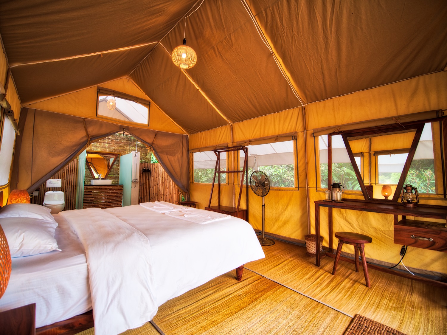 media/images/country-pages/cambodia/phnom-penh-nearby/trips/cardamom-trekking-adventure/tent-inside/4372437-1-eng-GB/tent-inside.jpg