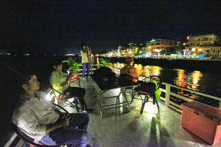 media/images/country-pages/cambodia/phnom-penh-nearby/trips/phnom-penh-sunset-cruise-on-the-mekong-half-day/phnom-penh-sunset-cruise-on-the-mekong-half-day-3/2789620-1-eng-GB/phnom-penh-sunset-cruise-on-the-mekong-half-day-3.jpg
