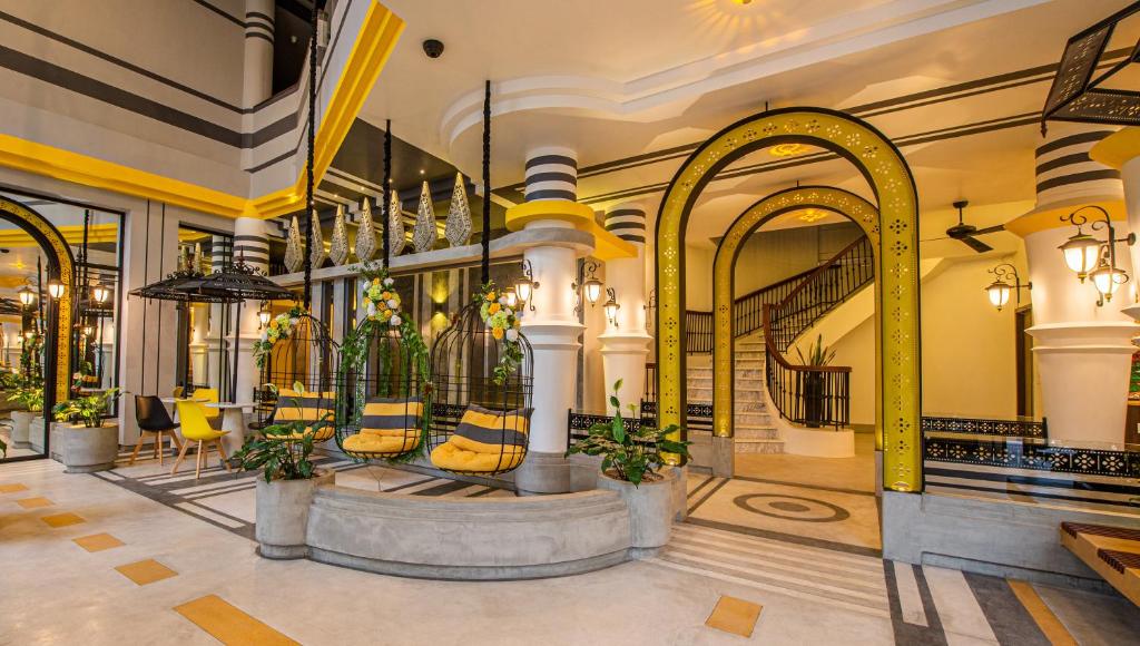 media/images/country-pages/cambodia/siem-reap-nearby/basecamps/backpacker-basecamp-at-the-twizt/the-twizt-lobby/3427372-1-eng-GB/the-twizt-lobby.jpg