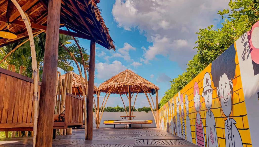 media/images/country-pages/cambodia/siem-reap-nearby/basecamps/backpacker-basecamp-at-the-twizt/twizt-common-area/3427384-1-eng-GB/twizt-common-area.jpg