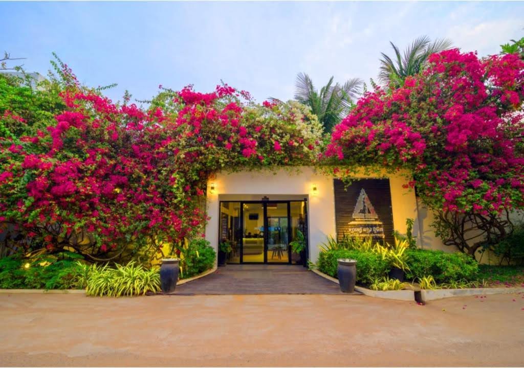 media/images/country-pages/cambodia/siem-reap-nearby/best-of-cities/comfort-best-of-siem-reap/354010993/2917243-1-eng-GB/354010993.jpg