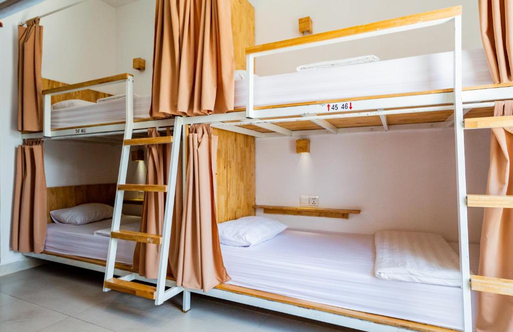 media/images/country-pages/cambodia/siem-reap-nearby/connect-stays/backpacker-siem-reap-to-ho-chi-minh-connect-and-stay/onederz-kampot-dorm-room/4336486-1-eng-GB/onederz-kampot-dorm-room.jpg