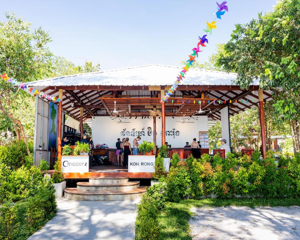 media/images/country-pages/cambodia/siem-reap-nearby/connect-stays/backpacker-siem-reap-to-ho-chi-minh-connect-and-stay/onederz-koh-rong-front/4336450-1-eng-GB/onederz-koh-rong-front.jpg