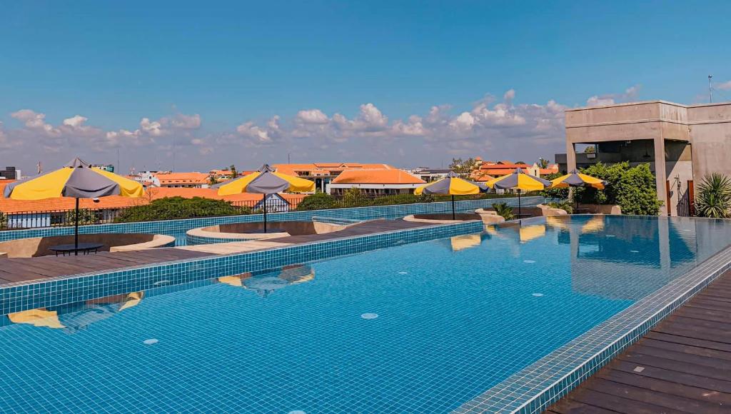 media/images/country-pages/cambodia/siem-reap-nearby/connect-stays/backpacker-siem-reap-to-ho-chi-minh-connect-and-stay/the-twizt-lifestyle-hostel-swimming-pool/4336414-1-eng-GB/the-twizt-lifestyle-hostel-swimming-pool.jpg