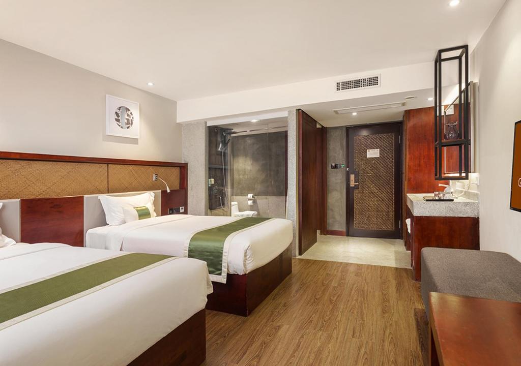 media/images/country-pages/cambodia/siem-reap-nearby/connect-stays/comfort-siem-reap-to-ho-chi-minh-connect-and-stay/g-mekong-hotel-superior-room/4336540-1-eng-GB/g-mekong-hotel-superior-room.jpg