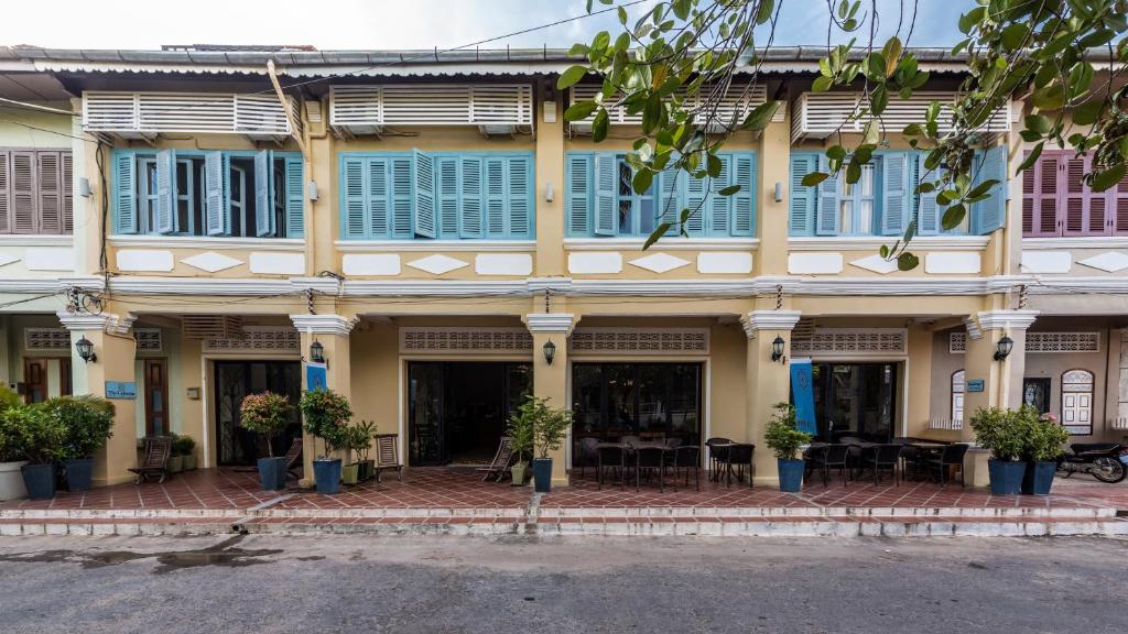 media/images/country-pages/cambodia/siem-reap-nearby/connect-stays/comfort-siem-reap-to-ho-chi-minh-connect-and-stay/the-columns-kampot-overview/4336597-1-eng-GB/the-columns-kampot-overview.jpg