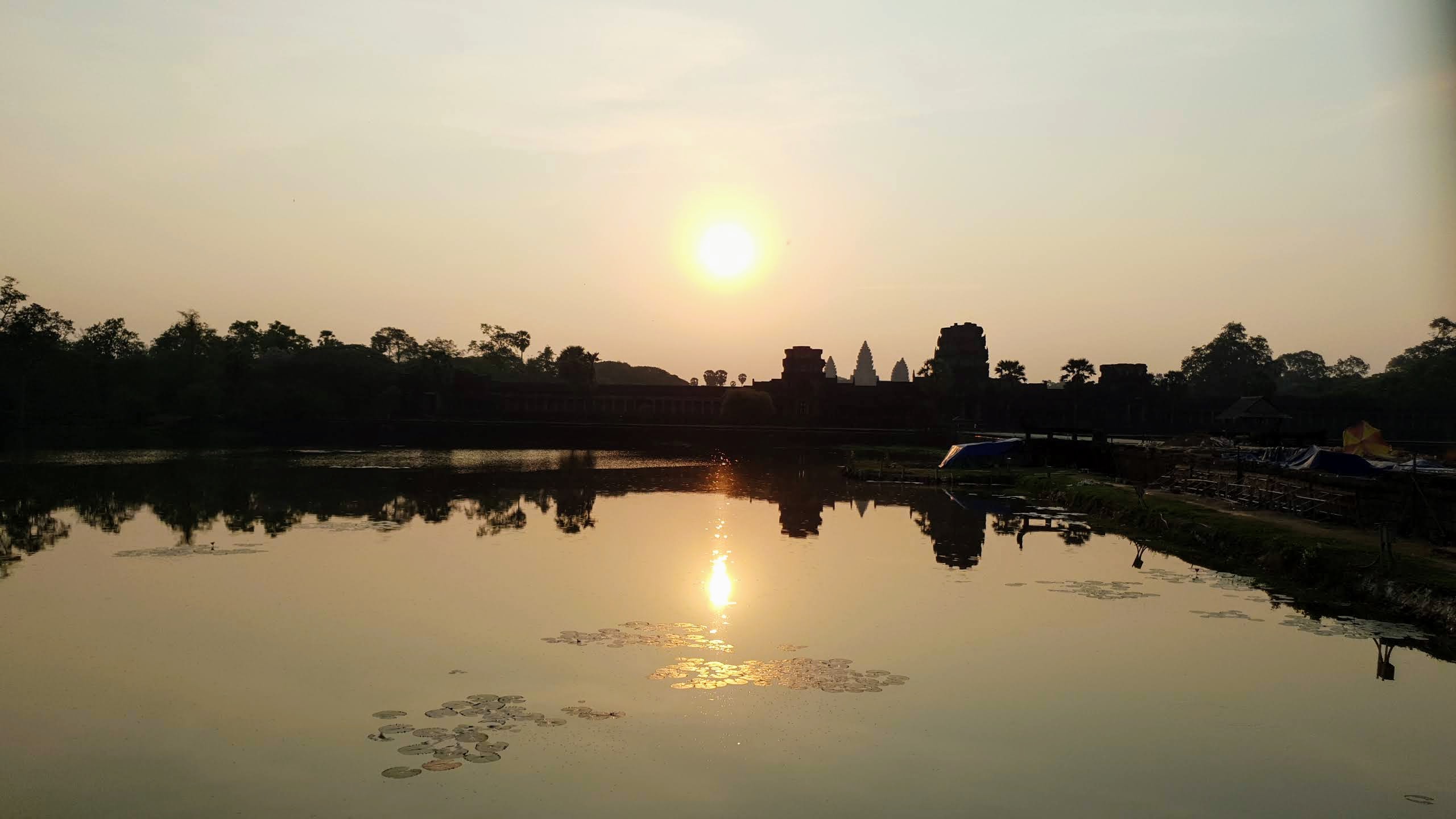media/images/country-pages/cambodia/siem-reap-nearby/trips/angkor-wat-temples-tonle-sap-sunset-boat-cruise-full-day/angkor-wat-temples-tonle-sap-sunset-boat-cruise-full-day-1/2789698-1-eng-GB/angkor-wat-temples-tonle-sap-sunset-boat-cruise-full-day-1.jpg