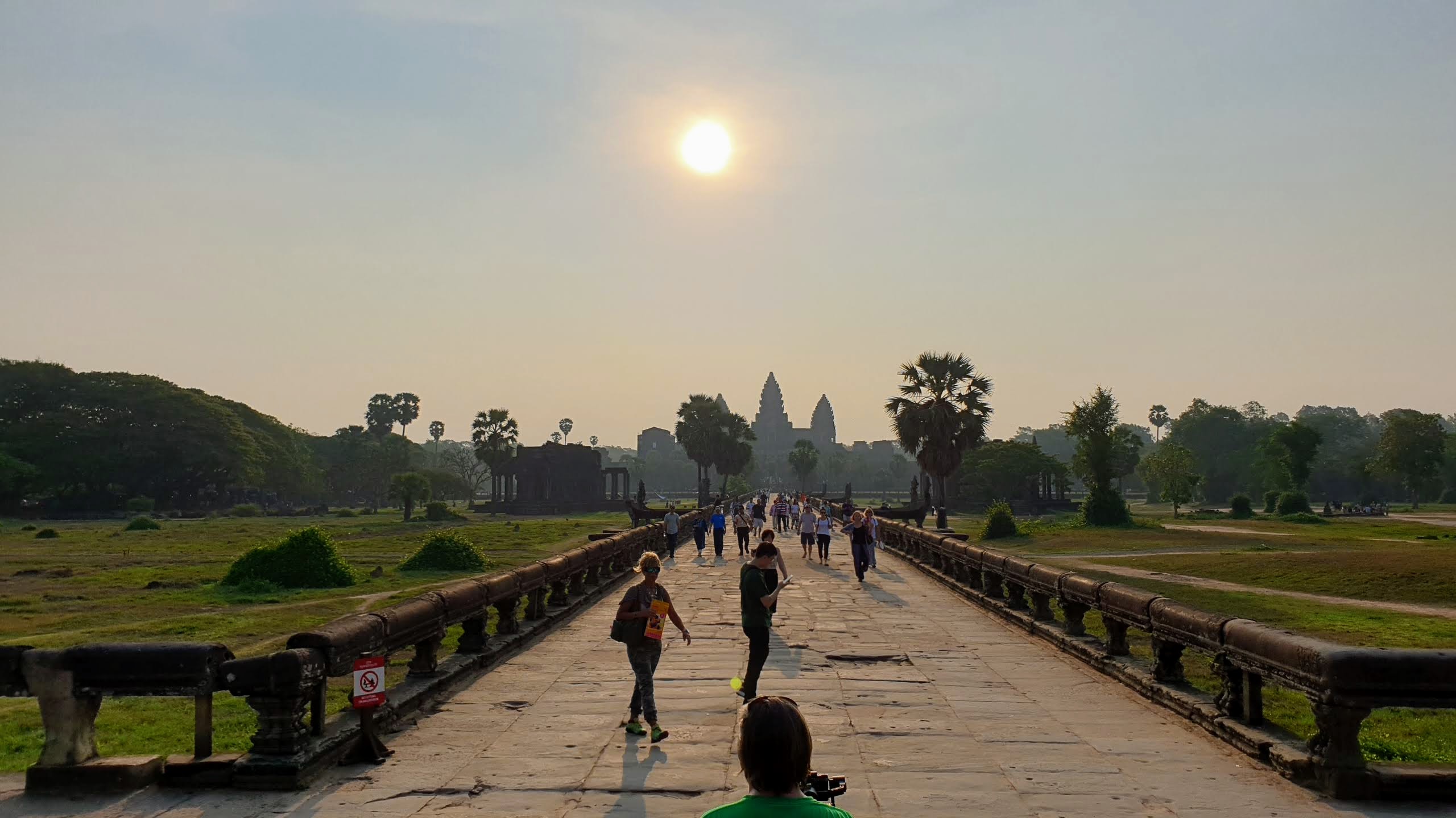 media/images/country-pages/cambodia/siem-reap-nearby/trips/angkor-wat-temples-tonle-sap-sunset-boat-cruise-full-day/angkor-wat-temples-tonle-sap-sunset-boat-cruise-full-day-8/2789692-1-eng-GB/angkor-wat-temples-tonle-sap-sunset-boat-cruise-full-day-8.jpg