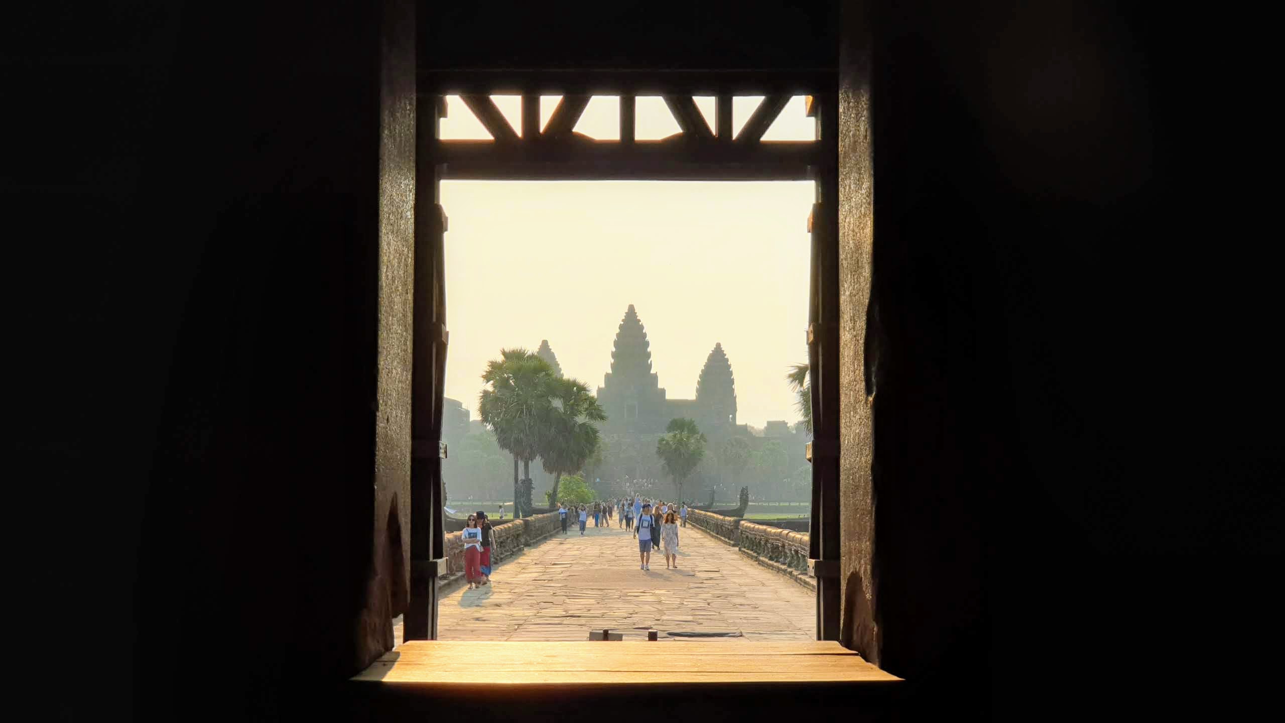 media/images/country-pages/cambodia/siem-reap-nearby/trips/angkor-wat-temples-tonle-sap-sunset-boat-cruise-full-day/angkor-wat-temples-tonle-sap-sunset-boat-cruise-full-day-9/2789668-1-eng-GB/angkor-wat-temples-tonle-sap-sunset-boat-cruise-full-day-9.jpg