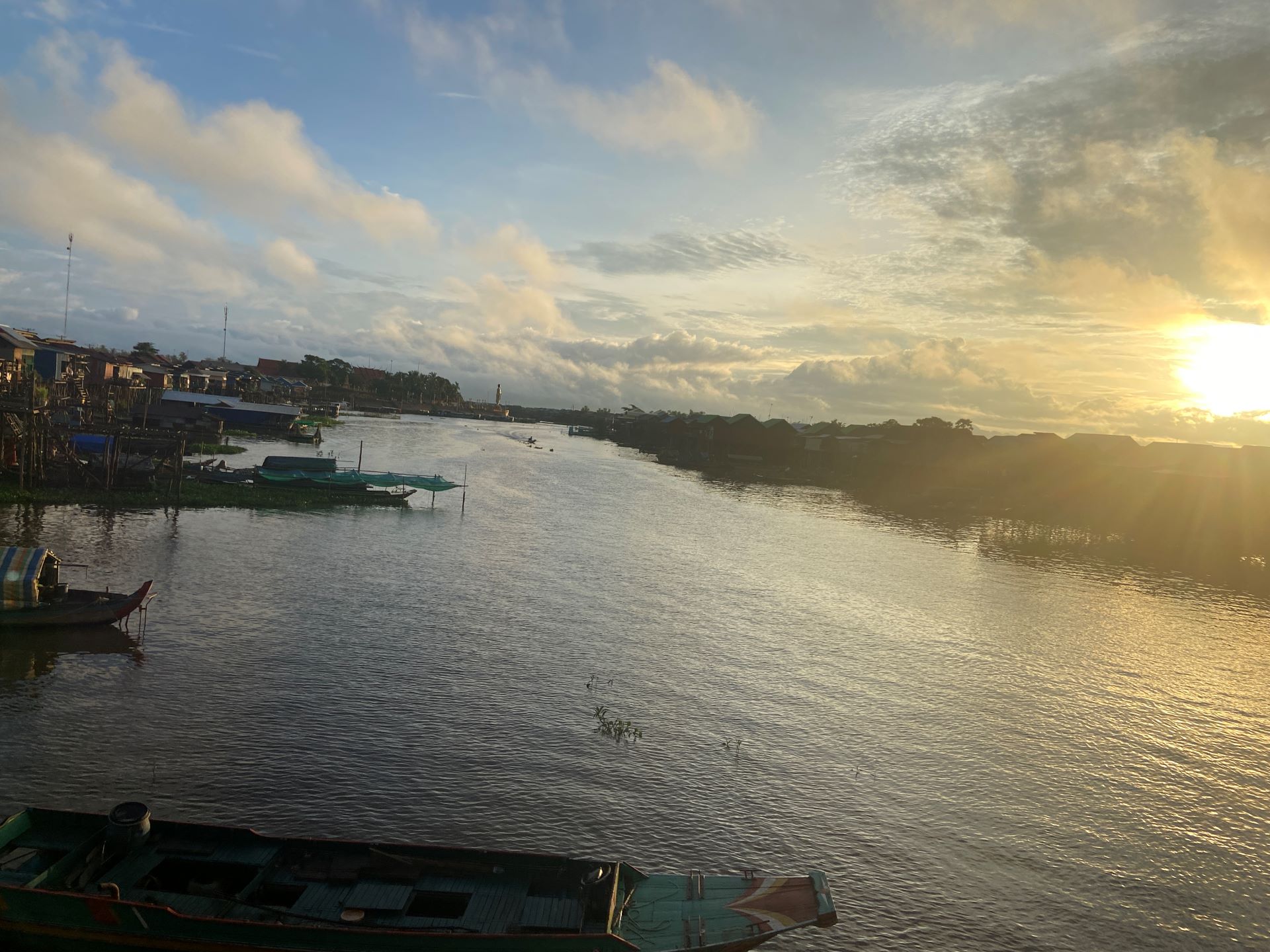 media/images/country-pages/cambodia/siem-reap-nearby/trips/siem-reap-countryside-tuk-tuk-adventure/kampong-khleang-village-vibes-1_resize/3698722-1-eng-GB/kampong-khleang-village-vibes-1_resize.jpg