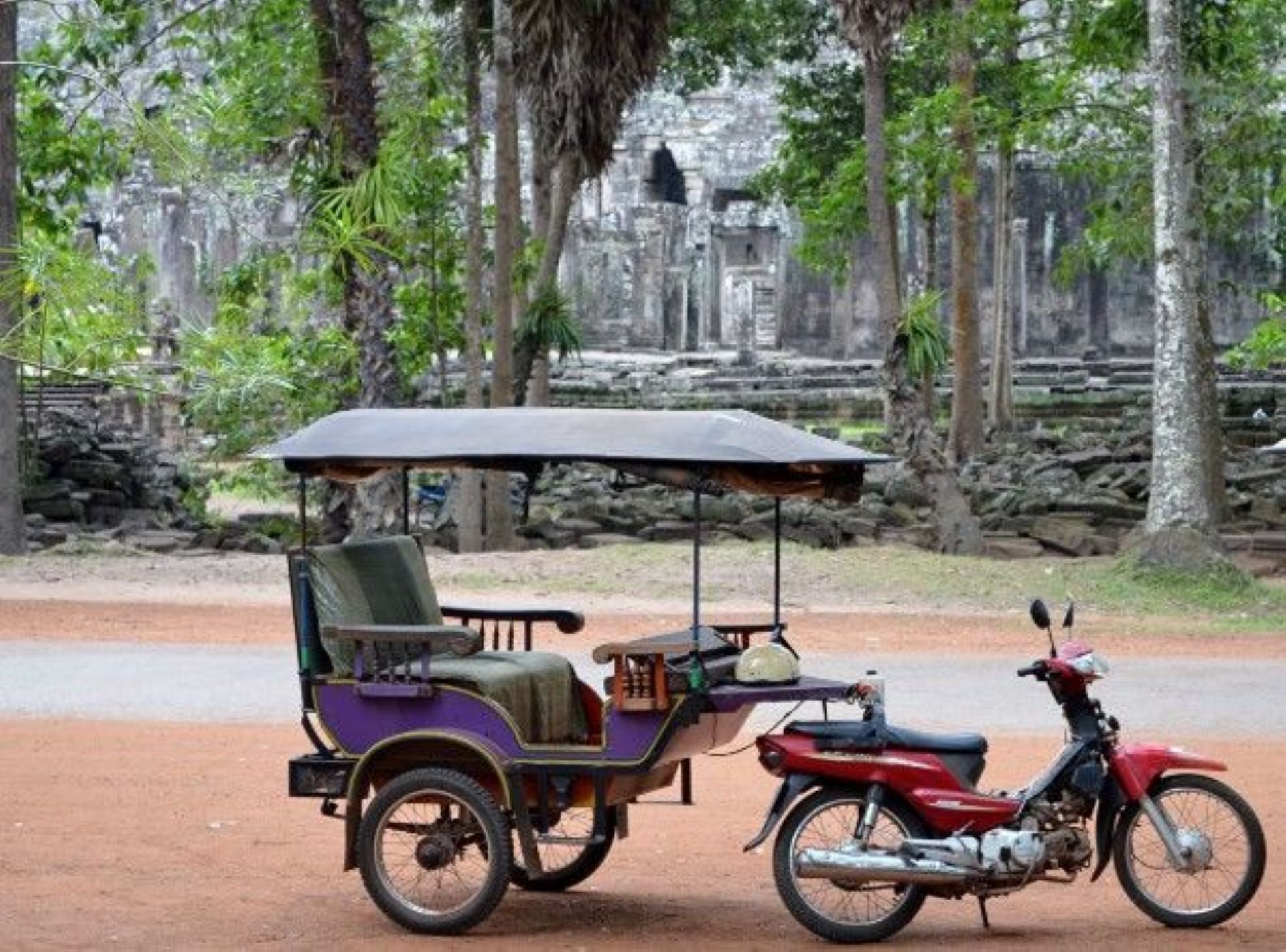 media/images/country-pages/cambodia/siem-reap-nearby/trips/siem-reap-countryside-tuk-tuk-adventure/tuk-tuk-siem-reap/3698746-1-eng-GB/tuk-tuk-siem-reap.jpg