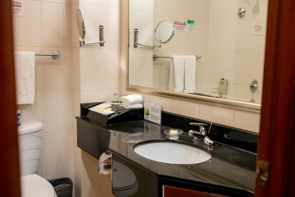 media/images/country-pages/china/beijing-and-nearby/basecamps/comfort-basecamp-at-jianguo-hotel-qianmen-beijing/comfort-basecamp-at-jianguo-hotel-qianmen-beijing-7/4166873-1-eng-GB/comfort-basecamp-at-jianguo-hotel-qianmen-beijing-7.jpg