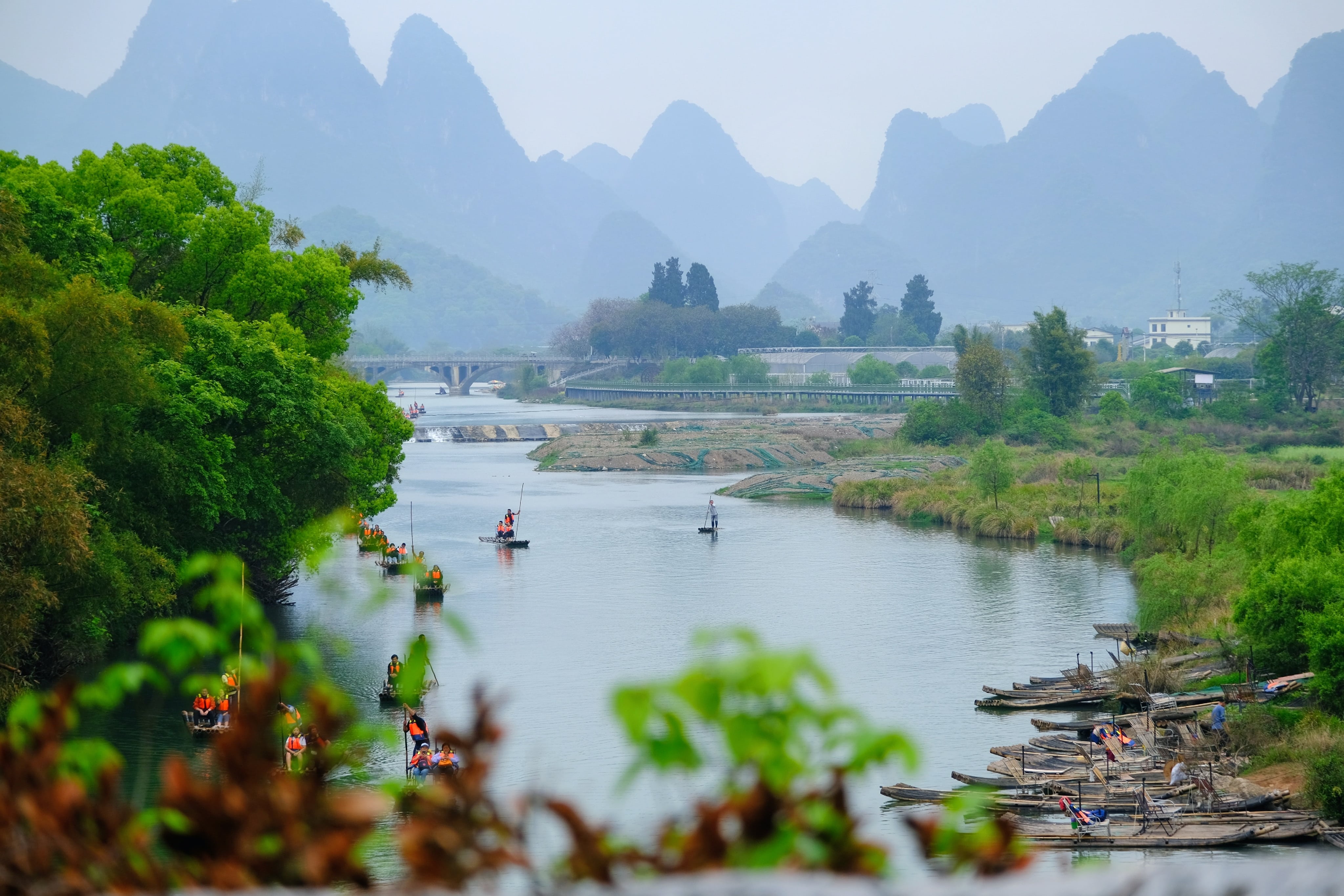 media/images/country-pages/china/guangxi-and-guizhou/trips/guilin-to-yangshuo-by-motorized-raft/guilin-to-yangshuo-by-motorized-raft-4/3443400-1-eng-GB/guilin-to-yangshuo-by-motorized-raft-4.jpg