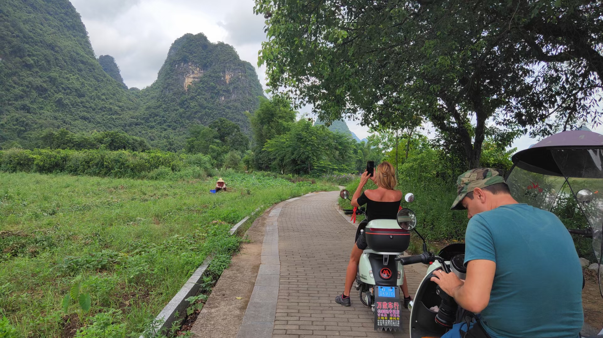 media/images/country-pages/china/guangxi-and-guizhou/trips/yangshuo-rural-rhythms-waterside-wonders-by-e-scooter/yangshuo-rural-rhythms-waterside-wonders-by-e-scooter-2/3462949-1-eng-GB/yangshuo-rural-rhythms-waterside-wonders-by-e-scooter-2.jpg