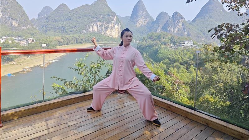 media/images/country-pages/china/hong-kong-and-macau/connect-stays/comfort-countryside-hong-kong-to-hanoi-connect-and-stay/comfort-countryside-hong-kong-to-hanoi-connect-and-stay-7/4192179-1-eng-GB/comfort-countryside-hong-kong-to-hanoi-connect-and-stay-7.jpg