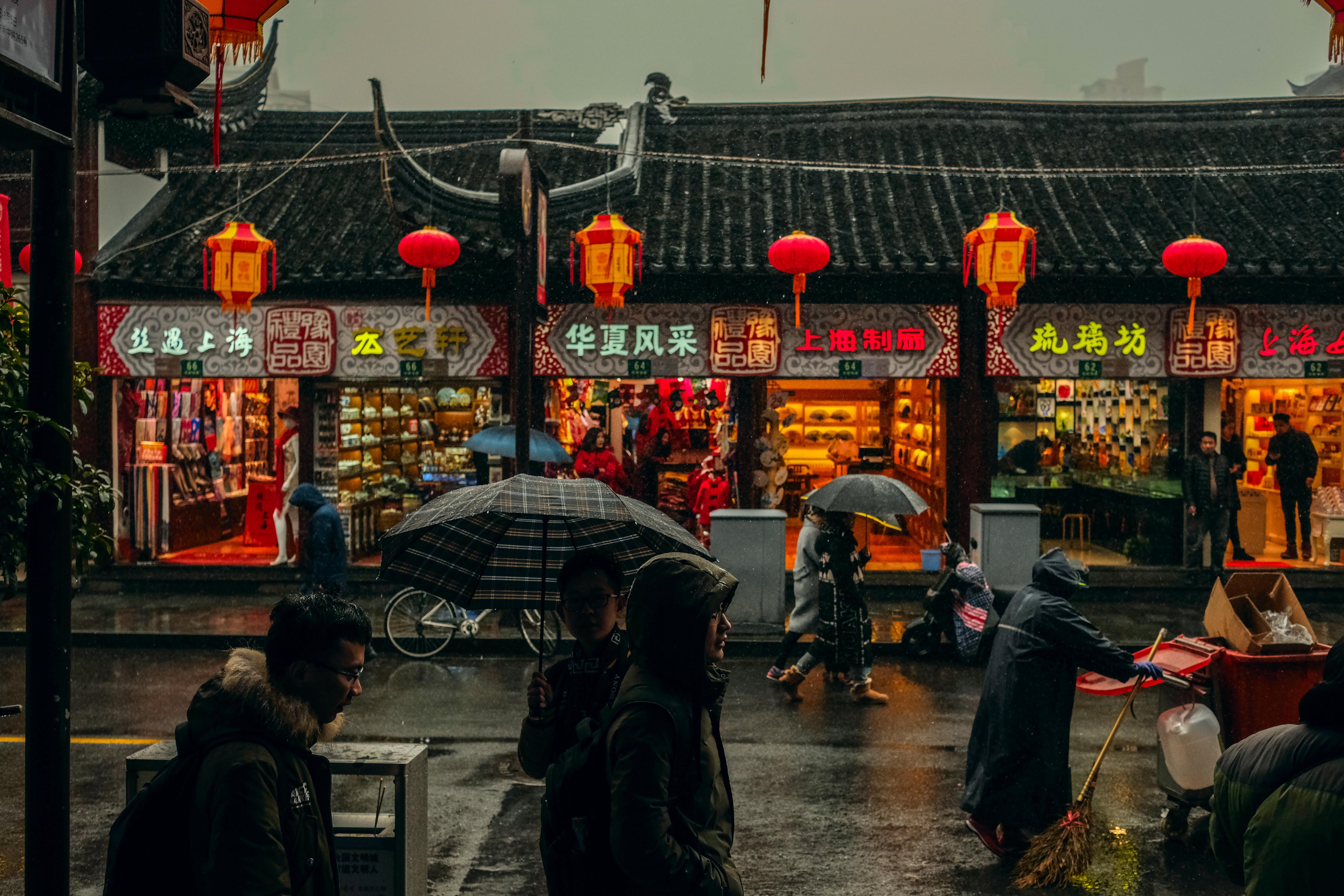 media/images/country-pages/china/shanghai-and-nearby/trips/flavors-of-shanghai-evening-tour/flavors-of-shanghai-evening-tour-5/3460804-1-eng-GB/flavors-of-shanghai-evening-tour-5.jpg