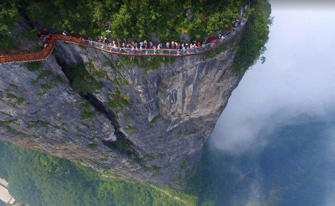 media/images/country-pages/china/the-yangzi-basin/trips/comfort-zhangjiajie-forest-park/comfort-zhangjiajie-forest-park-8/3921504-1-eng-GB/comfort-zhangjiajie-forest-park-8.png