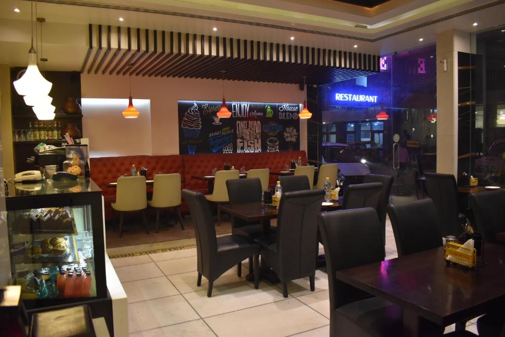 media/images/country-pages/india/delhi-and-nearby/basecamps/comfort-basecamp-at-hotel-godwin-deluxe/comfort-basecamp-at-hotel-godwin-deluxe-1/3649786-1-eng-GB/comfort-basecamp-at-hotel-godwin-deluxe-1.jpg