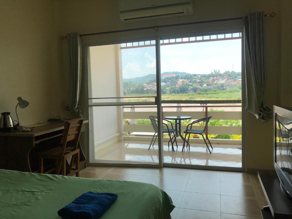 media/images/country-pages/laos/luang-prabang-and-nearby/backpacker-luang-prabang-to-chiang-mai-connect-and-stay/284153838/3841459-1-eng-GB/284153838.jpg