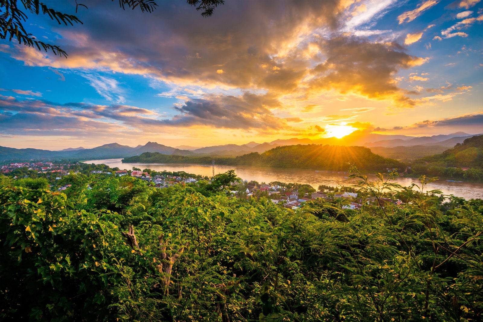 media/images/country-pages/laos/luang-prabang-and-nearby/comfort-best-of-luang-prabang-4-days/mount-phousi/3425921-1-eng-GB/mount-phousi.jpg