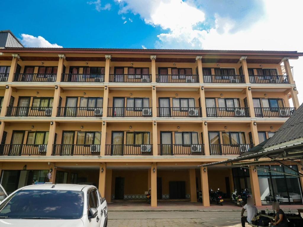 media/images/country-pages/laos/luang-prabang-and-nearby/huay-xai-and-gibbon-adventure/houay-xay-riverside/4373712-1-eng-GB/houay-xay-riverside.jpg