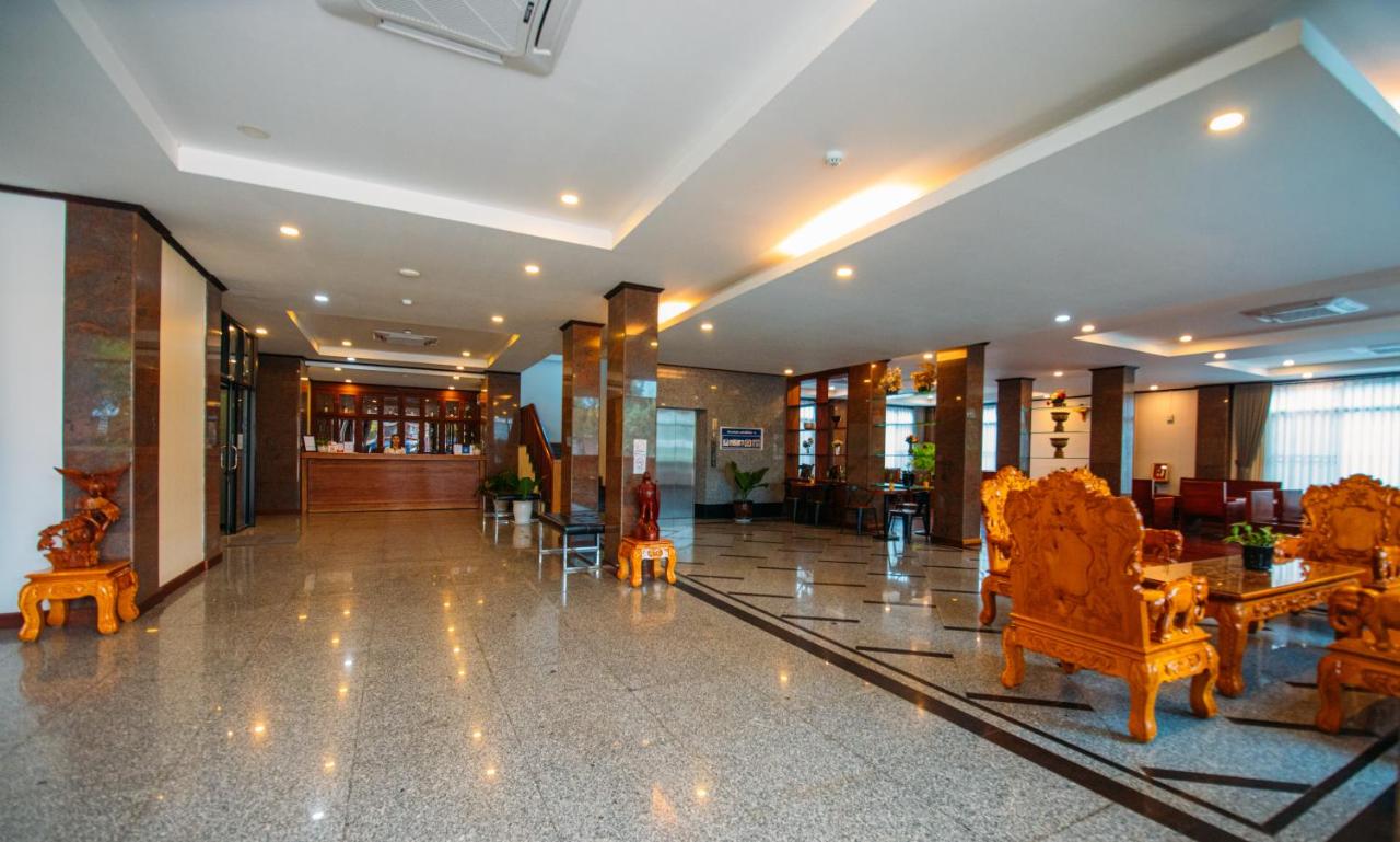 media/images/country-pages/laos/the-northeast/comfort-basecamp-at-sisombath-plaza-hotel-2ad-1eb-0cs/sisombath-plaza-hotel-reception/3970251-1-eng-GB/sisombath-plaza-hotel-reception.jpg
