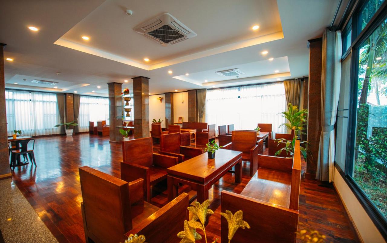 media/images/country-pages/laos/the-northeast/comfort-basecamp-at-sisombath-plaza-hotel-2ad-1eb-0cs/sisombath-plaza-hotel-reception2/3970257-1-eng-GB/sisombath-plaza-hotel-reception2.jpg