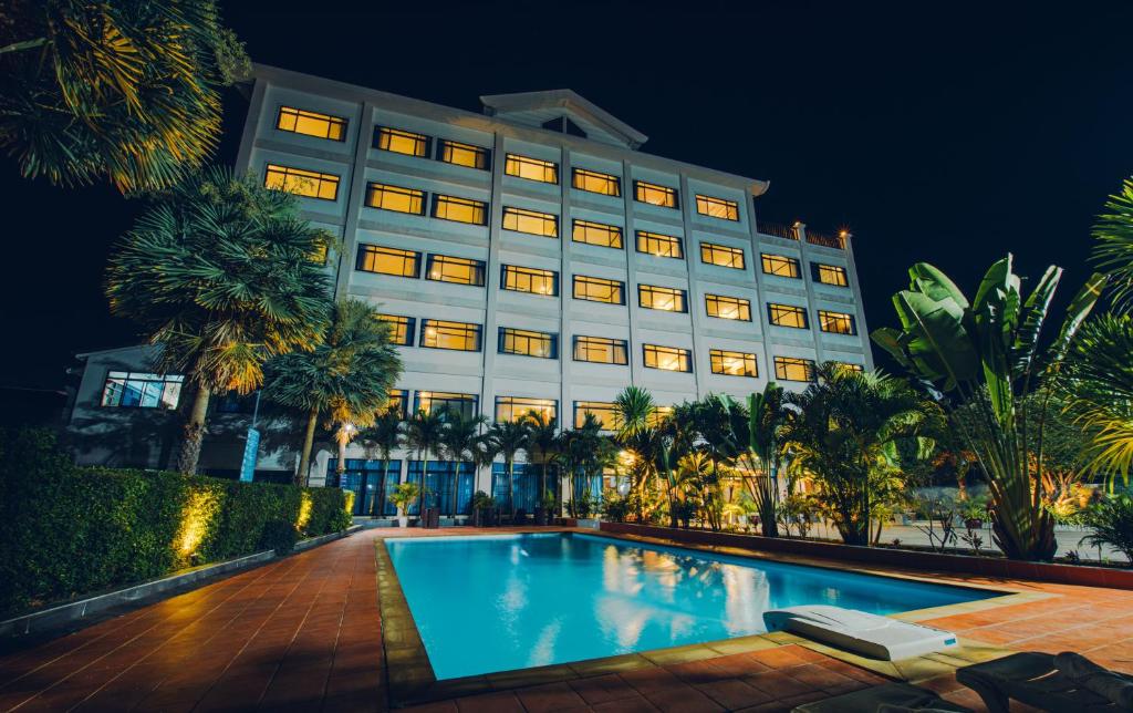 media/images/country-pages/laos/the-northeast/comfort-best-of-vang-vieng/sisombath-plaza-hotel/3977768-1-eng-GB/sisombath-plaza-hotel.jpg