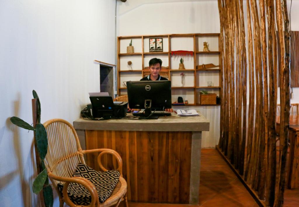 media/images/country-pages/laos/vientiane-and-nearby/backpacker-basecamp-at-petit-espace-hostel/reception/3422658-1-eng-GB/reception.jpg