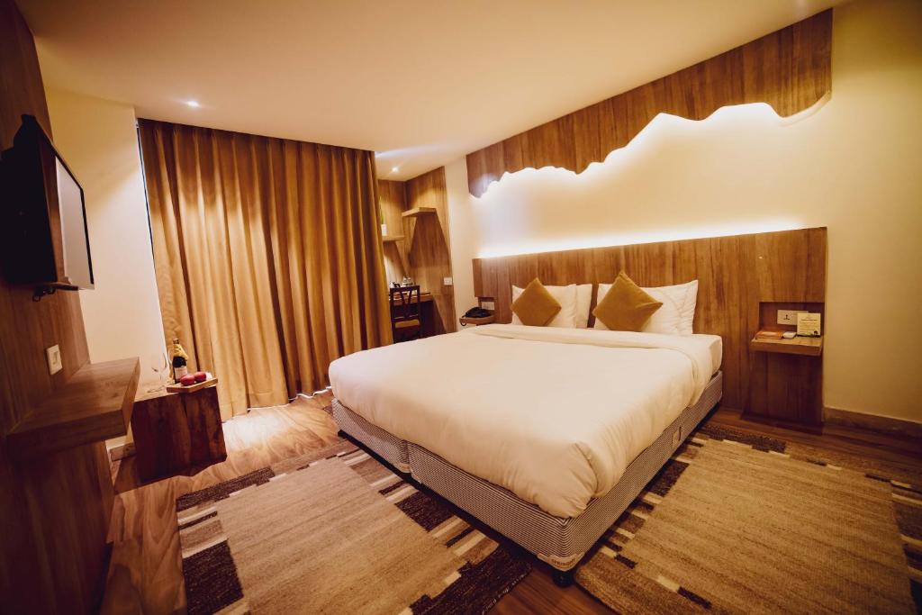 media/images/country-pages/nepal/kathmandu-and-nearby/standalone-accommodation/one-night-at-hotel-aabas-pokhara/hotel-aabas-pokhara-2/4194238-1-eng-GB/hotel-aabas-pokhara-2.jpg