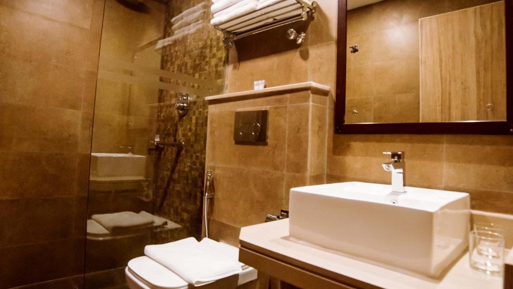 media/images/country-pages/nepal/kathmandu-and-nearby/standalone-accommodation/one-night-at-hotel-aabas-pokhara/hotel-aabas-pokhara-3/4194244-1-eng-GB/hotel-aabas-pokhara-3.jpg
