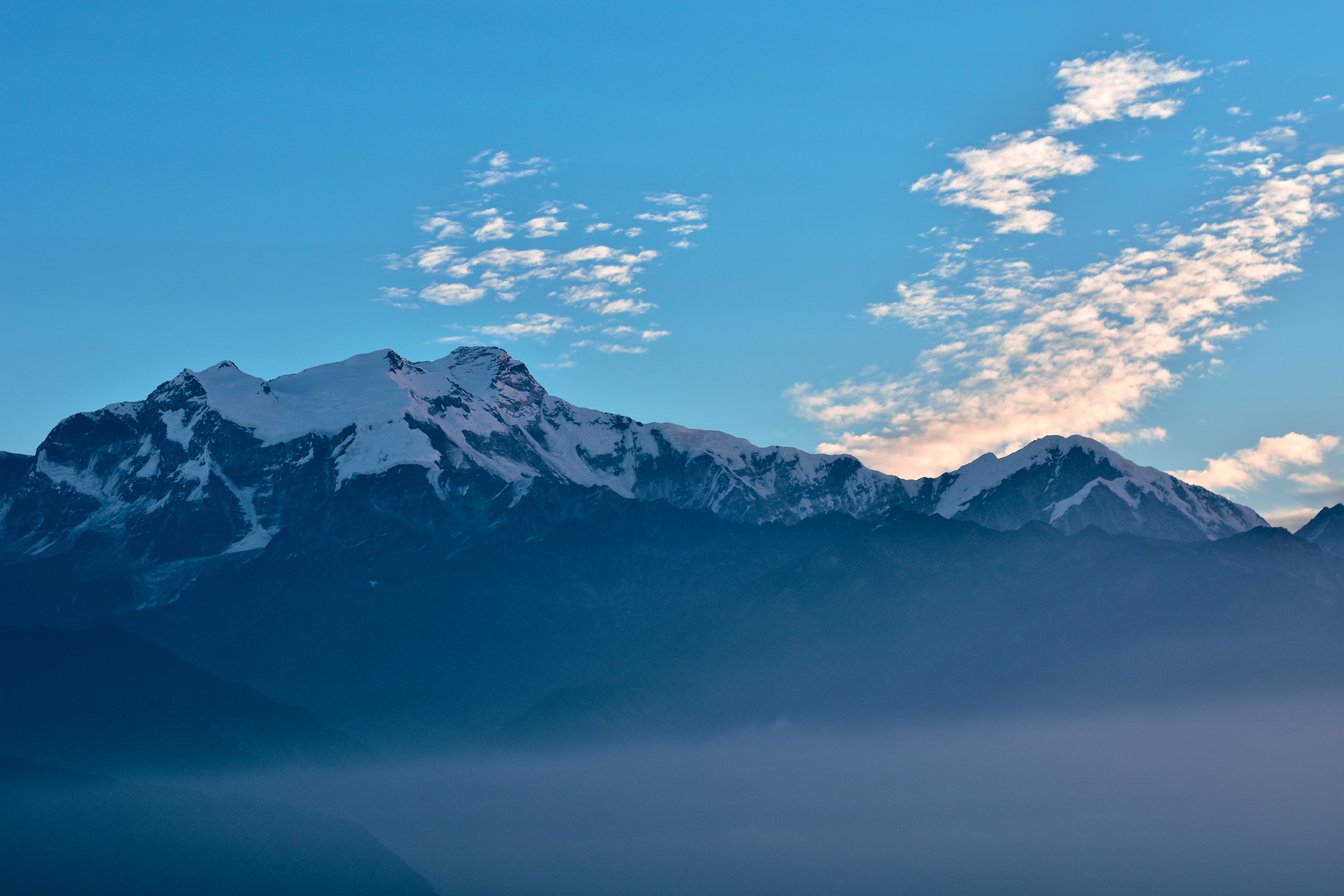 media/images/country-pages/nepal/kathmandu-nearby/trips/manaslu-tea-house-mountain-trek-14-days/manaslu-tea-house-mountain-trek-14-days-1/2794774-1-eng-GB/manaslu-tea-house-mountain-trek-14-days-1.jpg
