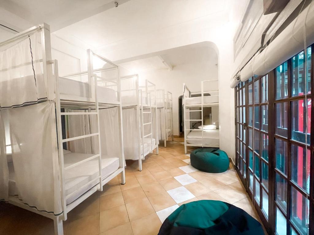 media/images/country-pages/sri-lanka/colombo-and-nearby/basecamps/backpacker-basecamp-at-lost-and-found-hostel-colombo/backpacker-basecamp-at-lost-and-found-hostel-colombo-3/3846986-1-eng-GB/backpacker-basecamp-at-lost-and-found-hostel-colombo-3.jpg