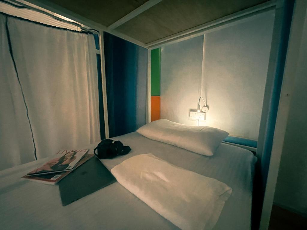 media/images/country-pages/sri-lanka/colombo-and-nearby/basecamps/backpacker-basecamp-at-lost-and-found-hostel-colombo/backpacker-basecamp-at-lost-and-found-hostel-colombo-4/3846992-1-eng-GB/backpacker-basecamp-at-lost-and-found-hostel-colombo-4.jpg