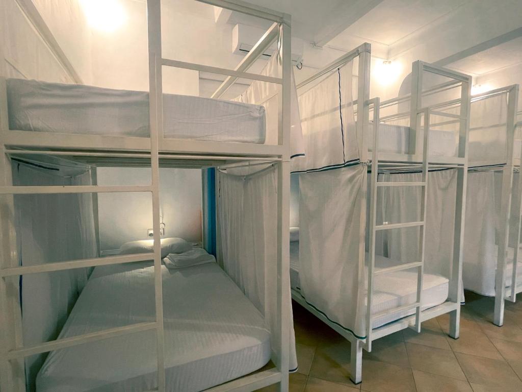 media/images/country-pages/sri-lanka/colombo-and-nearby/basecamps/backpacker-basecamp-at-lost-and-found-hostel-colombo/backpacker-basecamp-at-lost-and-found-hostel-colombo-5/3846998-1-eng-GB/backpacker-basecamp-at-lost-and-found-hostel-colombo-5.jpg