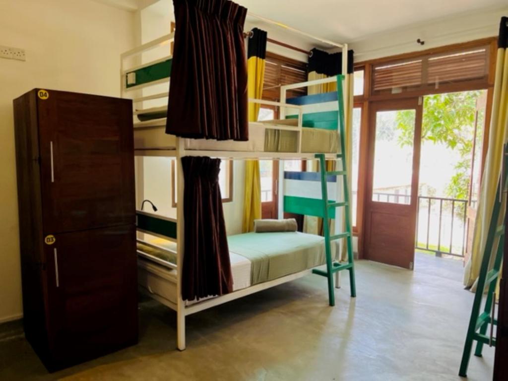 media/images/country-pages/sri-lanka/kandy-and-nearby/kandy-and-nearby-basecamps/backpacker-basecamp-at-downtown-hostels-ella/backpacker-basecamp-at-downtown-hostel-ella-2/3922940-1-eng-GB/backpacker-basecamp-at-downtown-hostel-ella-2.jpg