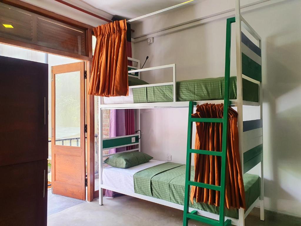 media/images/country-pages/sri-lanka/kandy-and-nearby/kandy-and-nearby-basecamps/backpacker-basecamp-at-downtown-hostels-ella/backpacker-basecamp-at-downtown-hostel-ella-3/3922946-1-eng-GB/backpacker-basecamp-at-downtown-hostel-ella-3.jpg