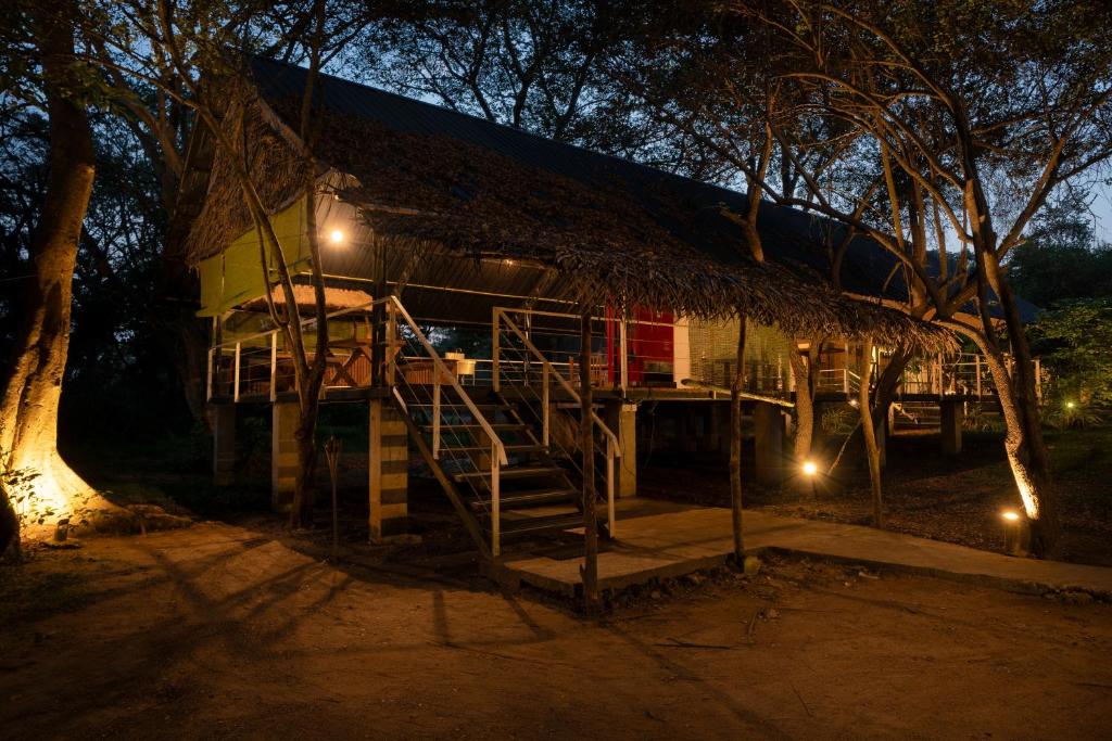 media/images/country-pages/sri-lanka/the-cultural-triangle/basecamps/comfort-basecamps-at-lario-resort-sigiriya/comfort-basecamp-at-lario-hotel-sigiriya-6/3918142-1-eng-GB/comfort-basecamp-at-lario-hotel-sigiriya-6.jpg