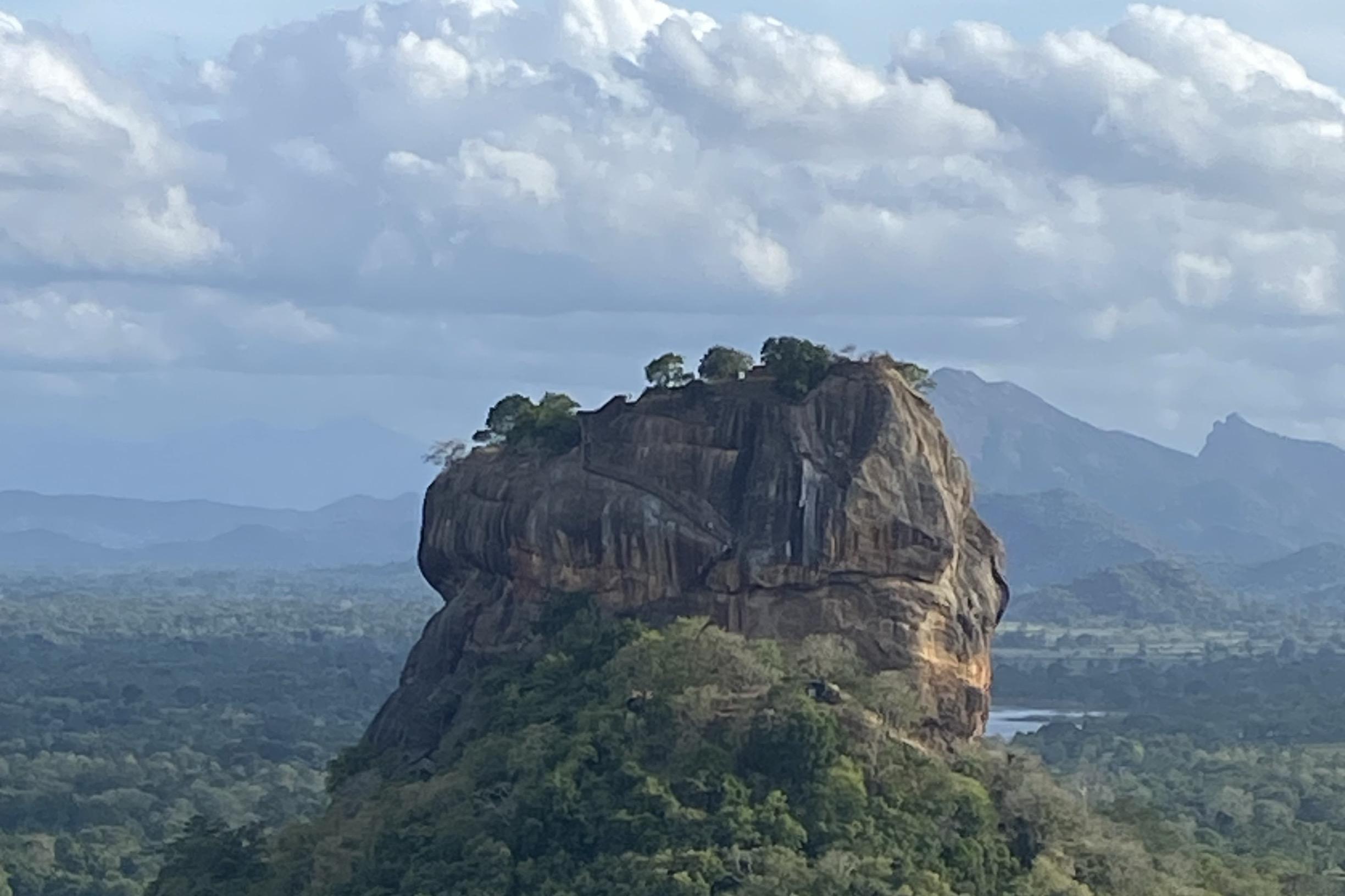 media/images/country-pages/sri-lanka/the-cultural-triangle/best-ofs/backpacker-best-of-cultural-triangle/backpacker-best-of-cultural-triangle-2/3940706-1-eng-GB/backpacker-best-of-cultural-triangle-2.jpg