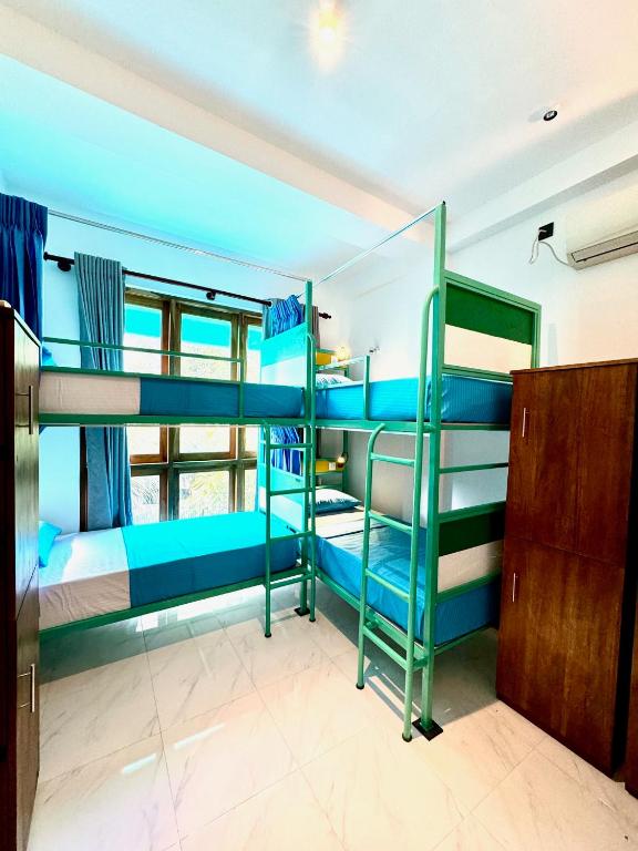 media/images/country-pages/sri-lanka/the-south/basecamps/backpacker-basecamp-at-downtown-hostel-mirissa/backpacker-basecamp-at-downtown-hostel-ella-2/3918351-1-eng-GB/backpacker-basecamp-at-downtown-hostel-ella-2.jpg