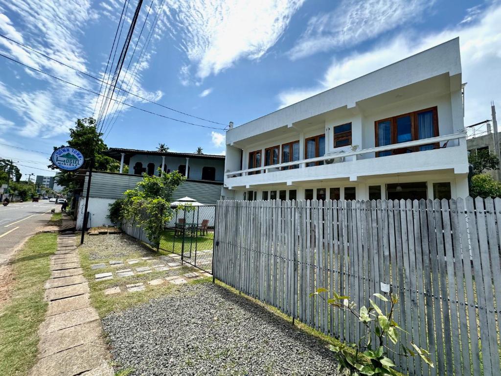 media/images/country-pages/sri-lanka/the-south/basecamps/backpacker-basecamp-at-downtown-hostel-mirissa/backpacker-basecamp-at-downtown-hostel-ella-6/3918375-1-eng-GB/backpacker-basecamp-at-downtown-hostel-ella-6.jpg