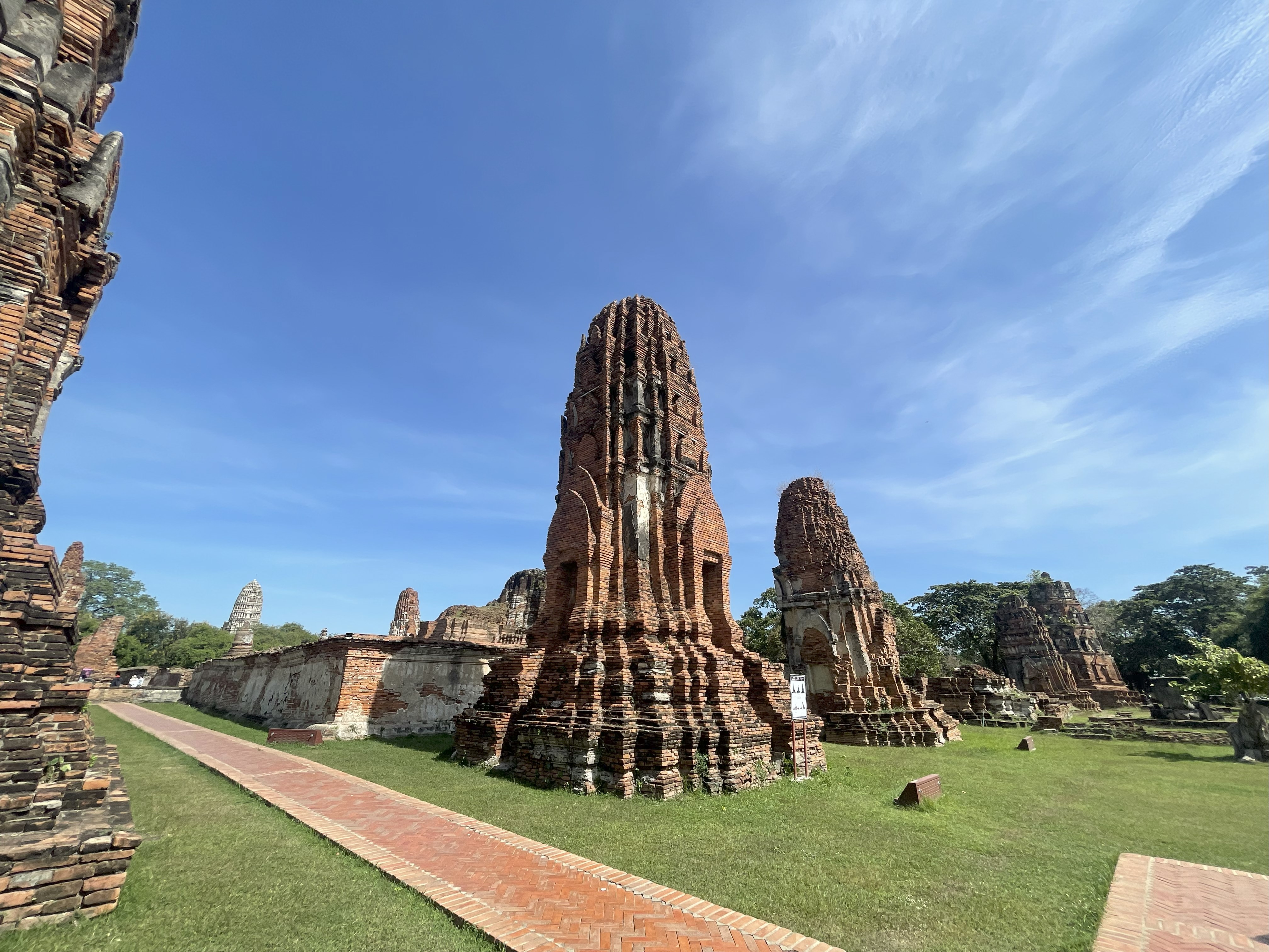 media/images/country-pages/thailand/bangkok-and-nearby/ancient-and-hidden-ayutthaya-by-bike-new/wat-mahathat-3/4167863-1-eng-GB/wat-mahathat-3.jpg