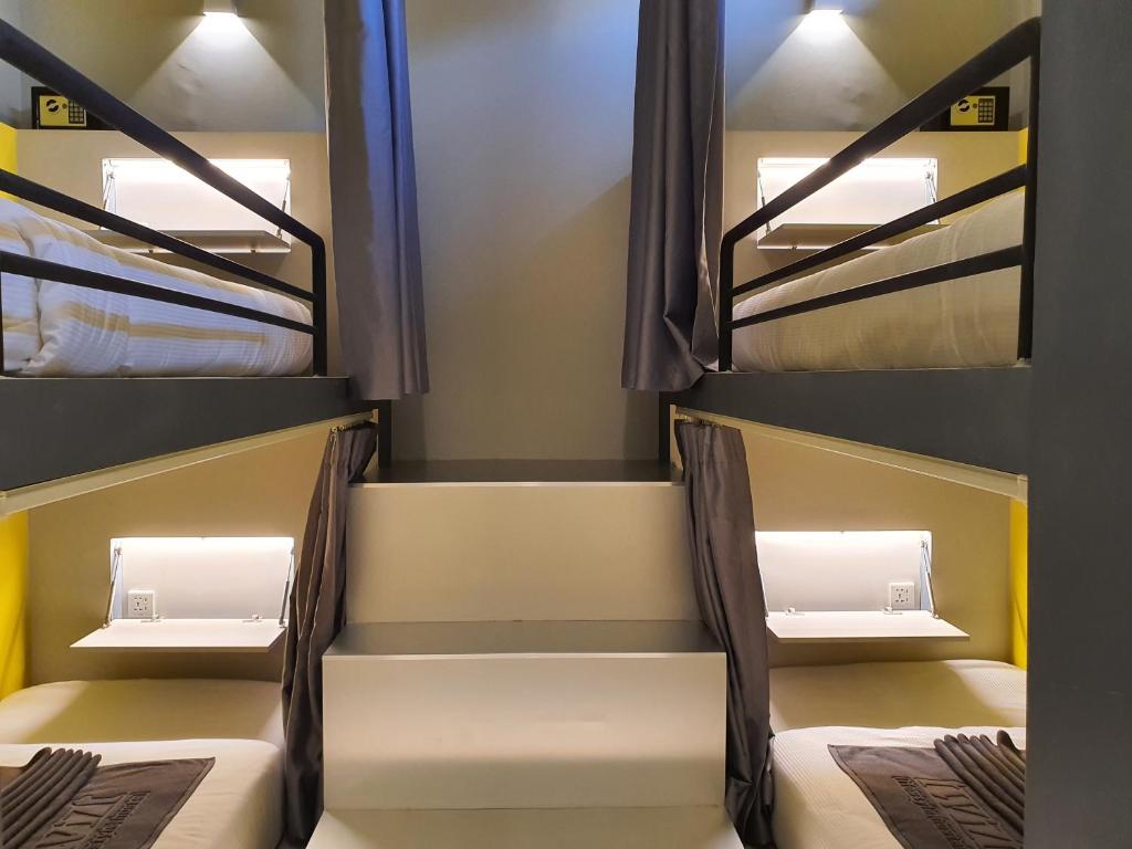 media/images/country-pages/thailand/bangkok-and-nearby/backpacker-bangkok-to-ho-chi-minh-connect-and-stay/the-twizt-4-bed/3424278-1-eng-GB/the-twizt-4-bed.jpg