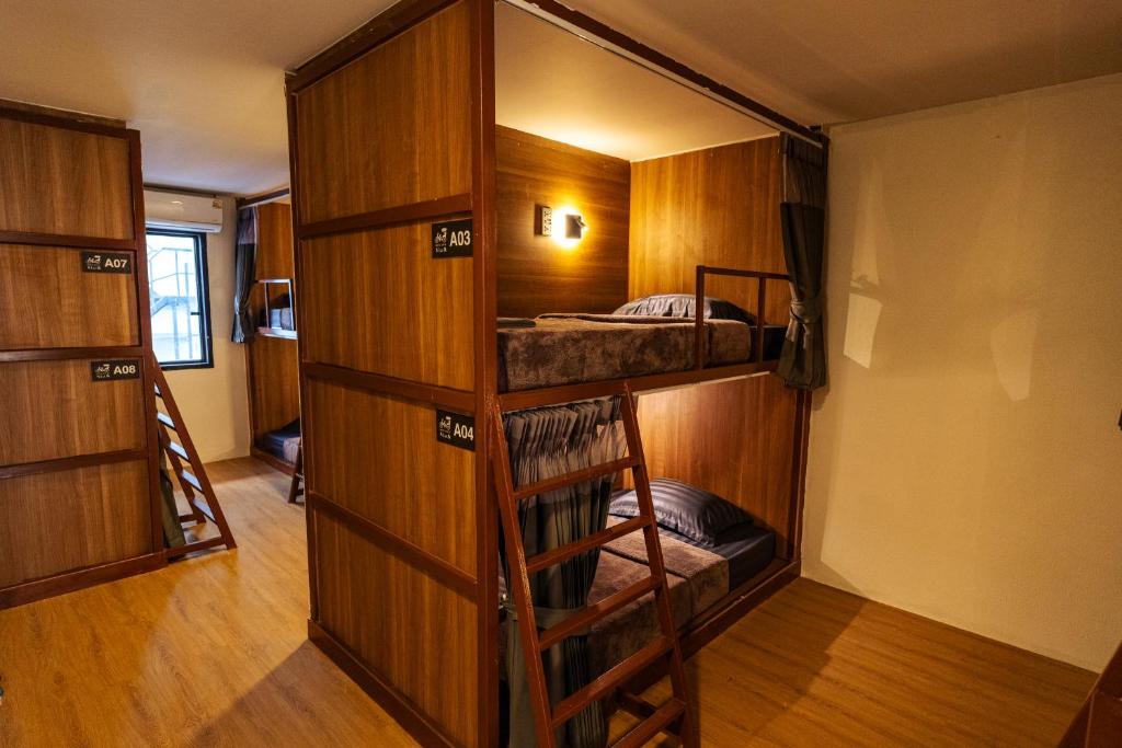 media/images/country-pages/thailand/bangkok-and-nearby/backpacker-basecamp-at-rue-de-siam/hotel-rue-de-siam-dormitery-room/4140909-1-eng-GB/hotel-rue-de-siam-dormitery-room.jpg