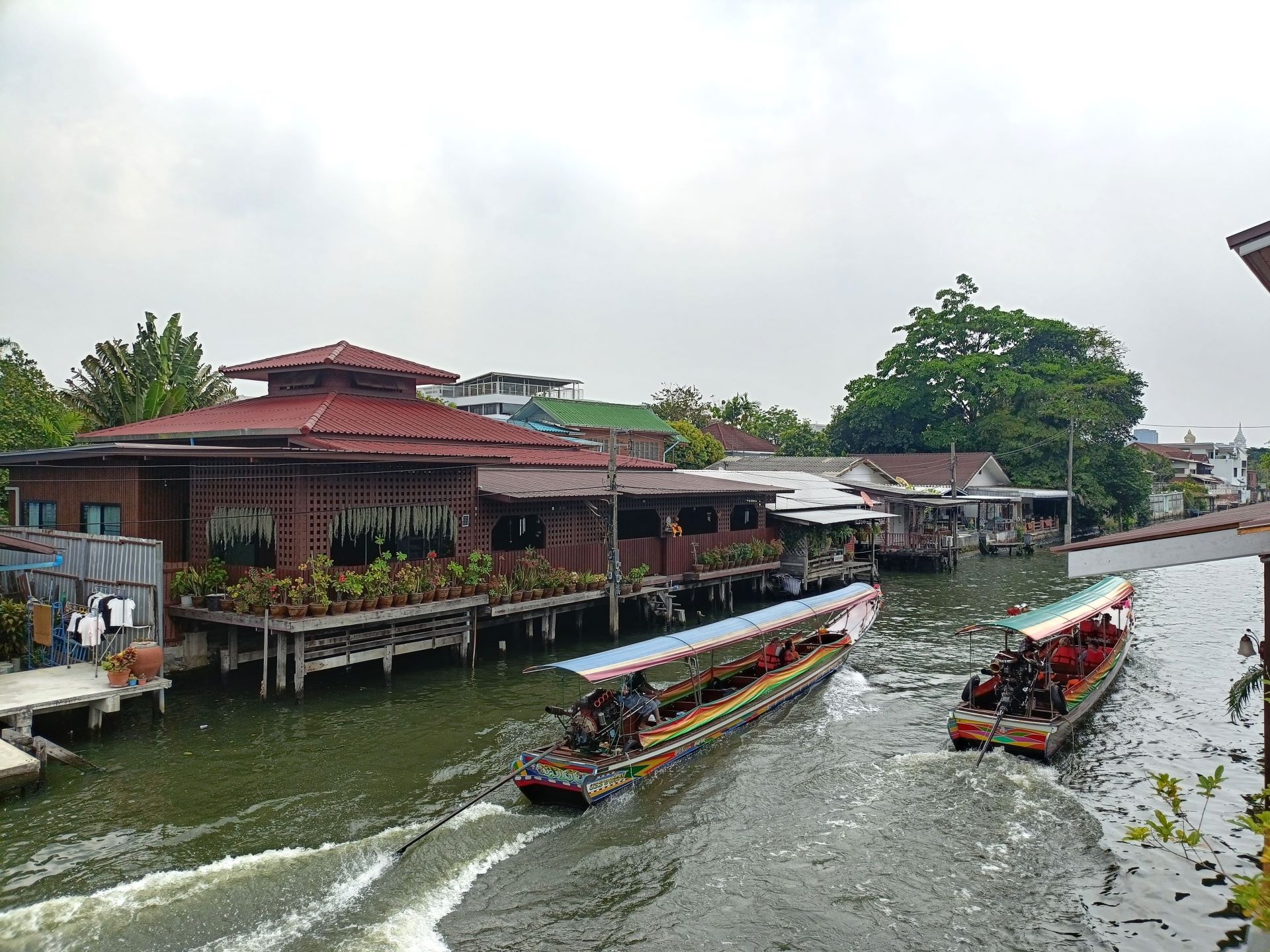 media/images/country-pages/thailand/bangkok-and-nearby/backpacker-best-of-bangkok/riverlife1/3673483-1-eng-GB/riverlife1.jpg