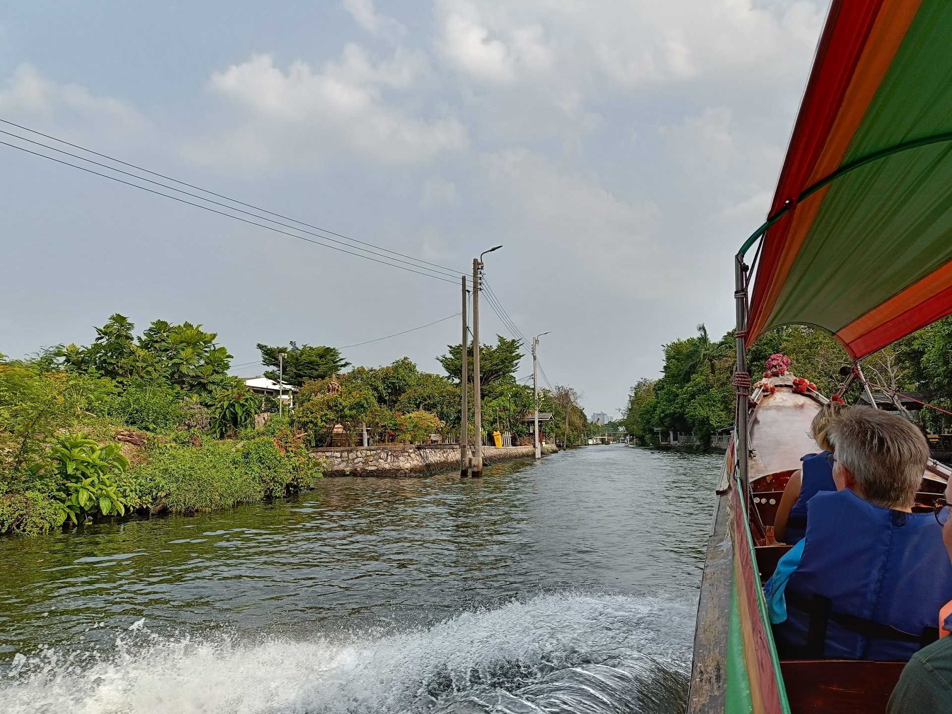 media/images/country-pages/thailand/bangkok-and-nearby/backwaters-of-bangkok-and-temple-delights/entry-to-the-klong/3673354-1-eng-GB/entry-to-the-klong.jpg