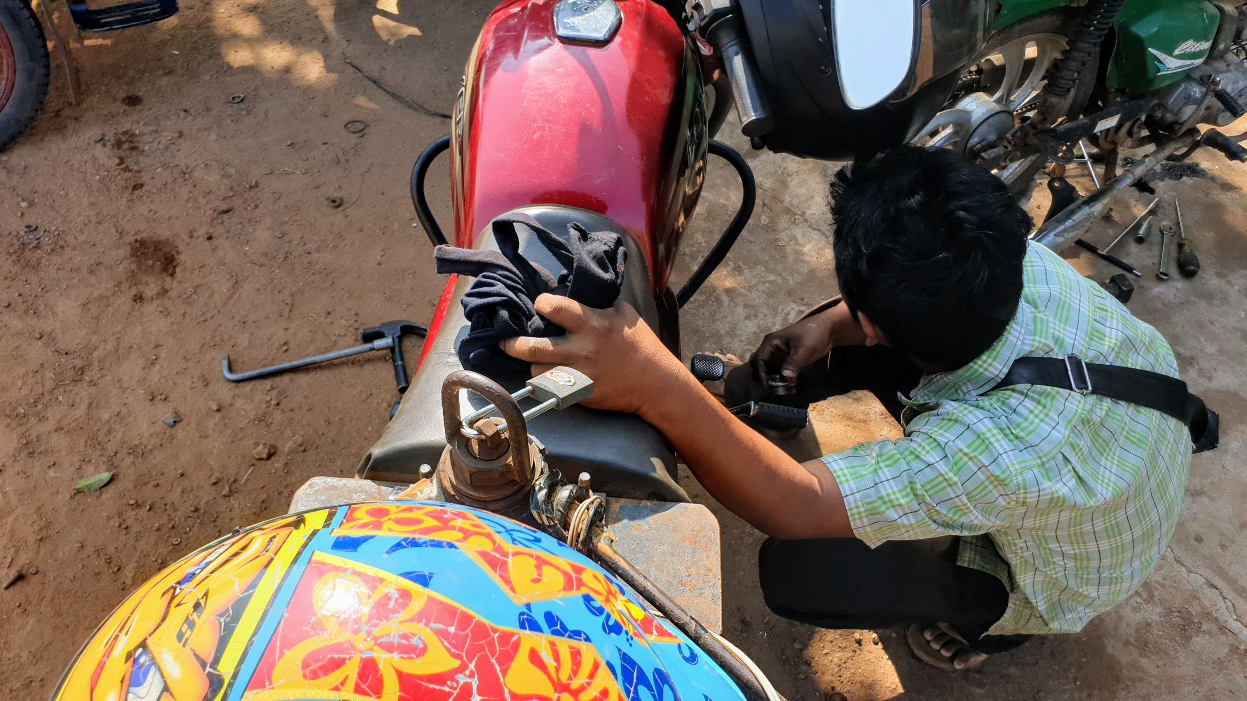 media/images/country-pages/thailand/bangkok-and-nearby/bangkok-to-siem-reap-tuk-tuk-adventure/bangkok-to-siem-reap-tuk-tuk-adventure-8/3925151-1-eng-GB/bangkok-to-siem-reap-tuk-tuk-adventure-8.jpg