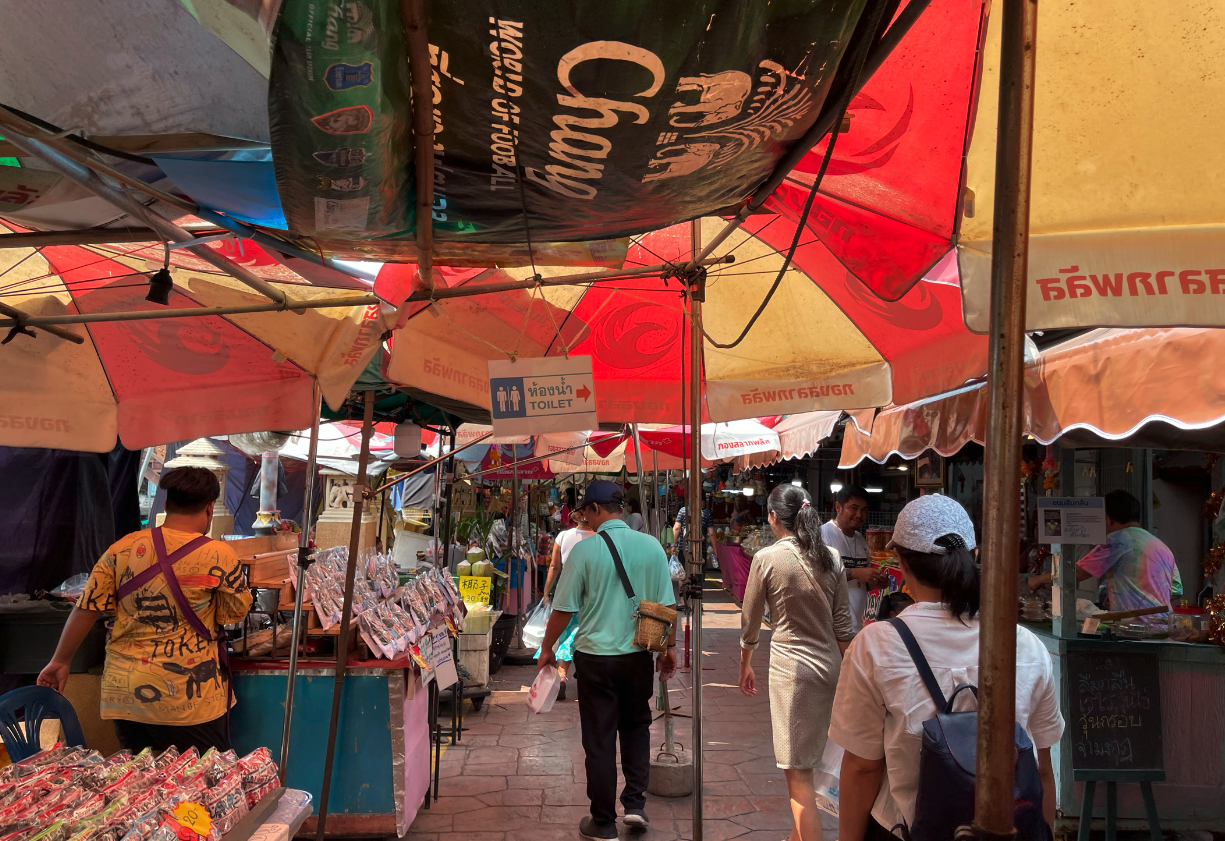 media/images/country-pages/thailand/bangkok-and-nearby/beyond-bangkok-rails-and-markets2/beyond-bangkok-rails-and-markets-5/3847956-1-eng-GB/beyond-bangkok-rails-and-markets-5.png